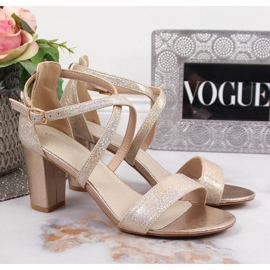 Sandales dorées pour femmes Filippo sur le poteau d'or 1