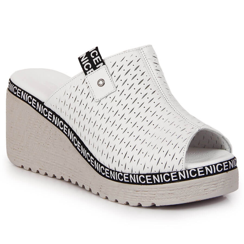 Chaussons en cuir pour femmes sur un coin blanc Artiker blanche 1