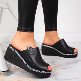 Pantoufles en cuir pour femmes sur un talon compensé Artiker noir le noir 6