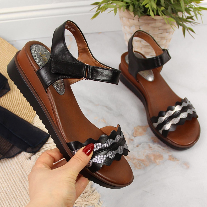 Sandales compensées noires pour femme Jezzi 1