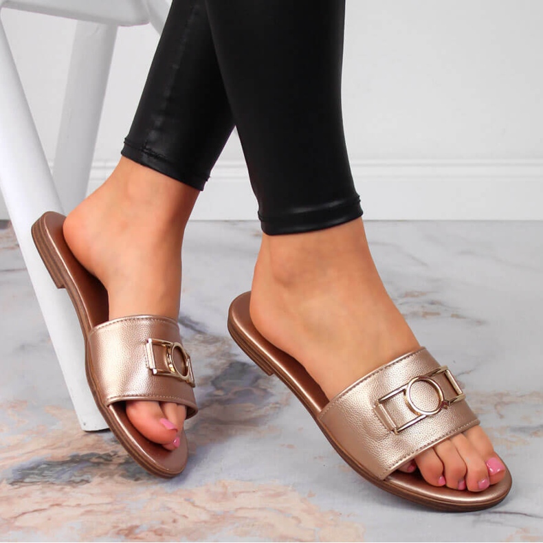 Chaussons pour femmes avec décoration Jezzi dorée d'or 1