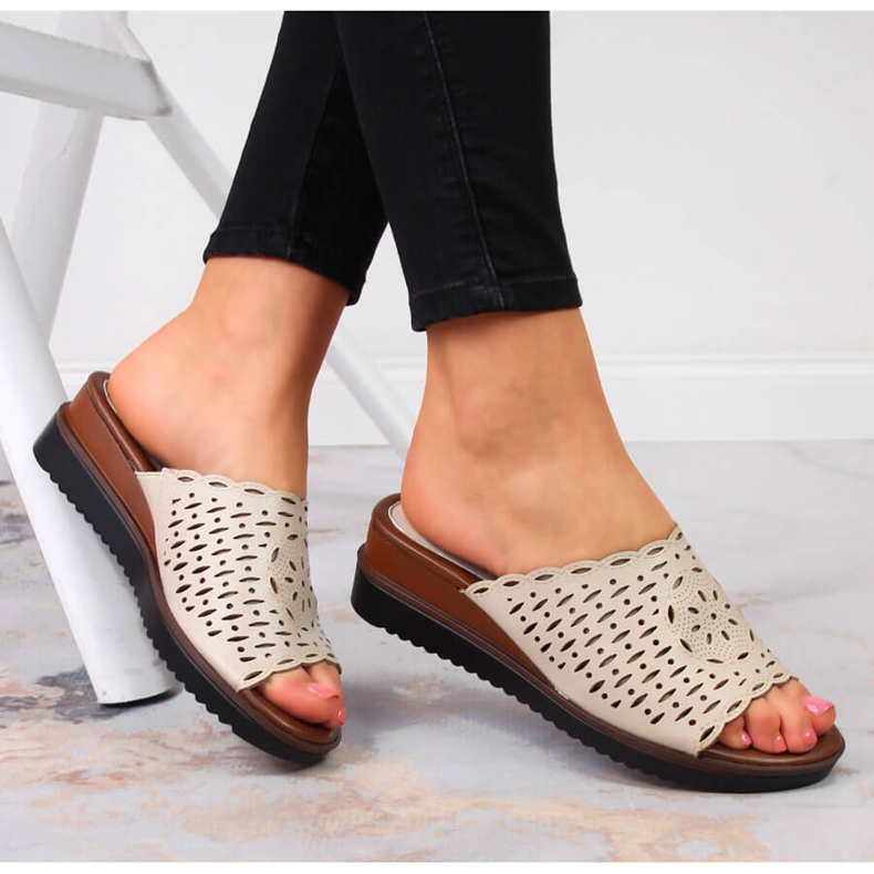 Chaussons compensés beiges ajourés Jezzi femme 1