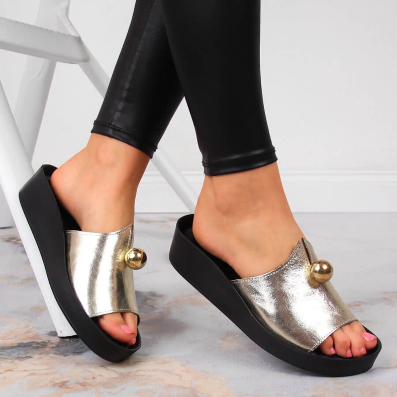 Babouches femme en cuir avec ornement doré T.Sokolski d'or 1