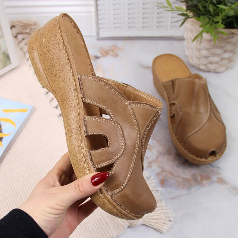 Chaussons compensés en cuir beige Łukbut 650 1