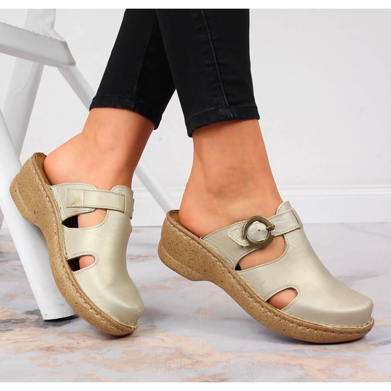 Chaussons compensés dorés en cuir Łukbut 666 1