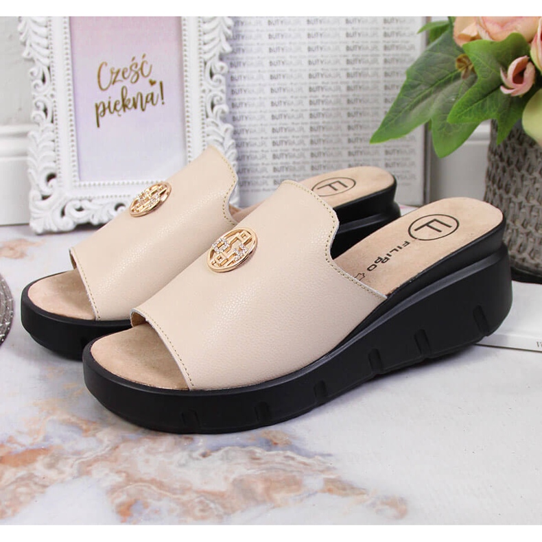 Babouches femme en cuir sur talon compensé Filippo beige 2 Babouches femme en cuir sur talon compensé Filippo beige 2