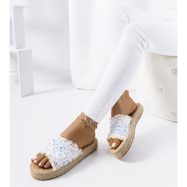 Chaussons blancs sur la plateforme Susanna blanche 1