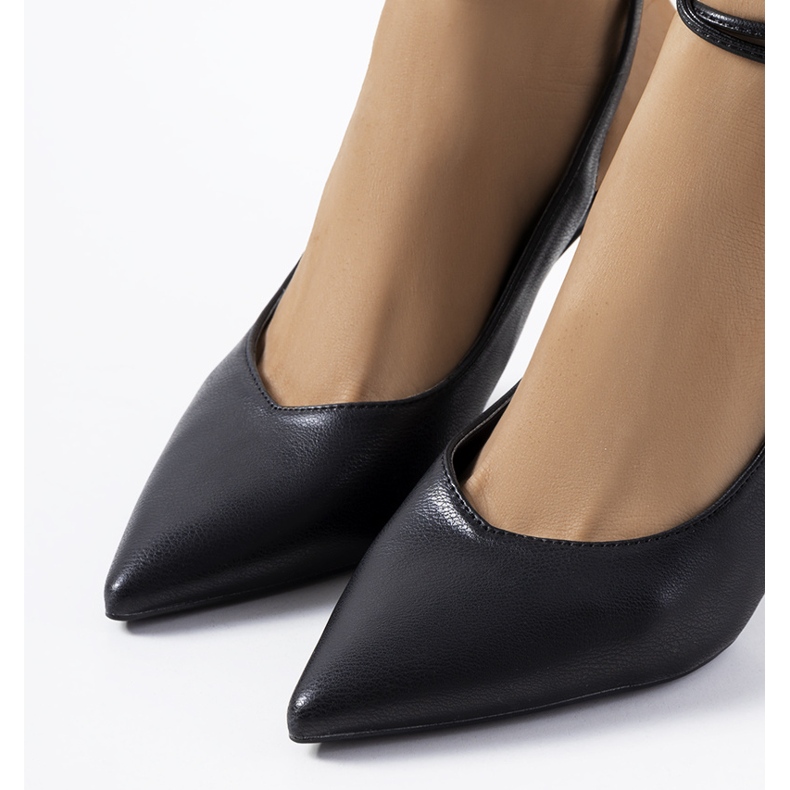 Escarpins à lacets noirs de Latvala le noir 1