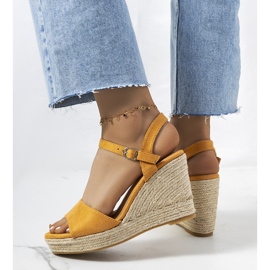 Espadrilles marron sur le talon compensé Strasse brun 1 Espadrilles marron sur le talon compensé Strasse brun 1