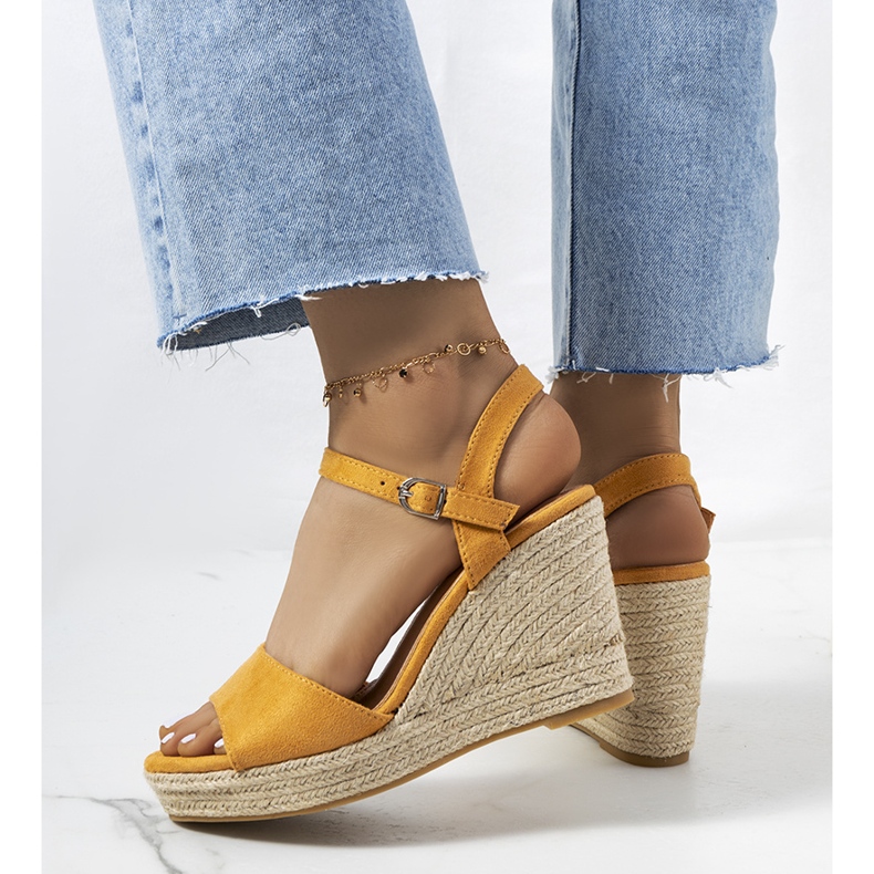 Espadrilles marron sur le talon compensé Strasse brun 1 Espadrilles marron sur le talon compensé Strasse brun 1
