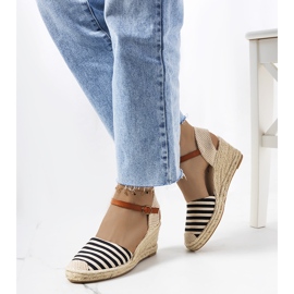 Espadrilles noires sur le compensé Garvan beige 1