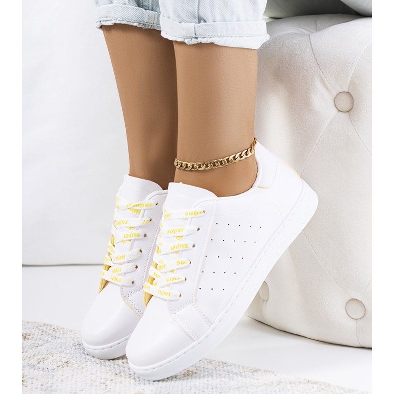 Chaussures de sport blanches et jaunes Koho 1