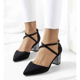 Escarpins noirs sur le poteau Kittie 1