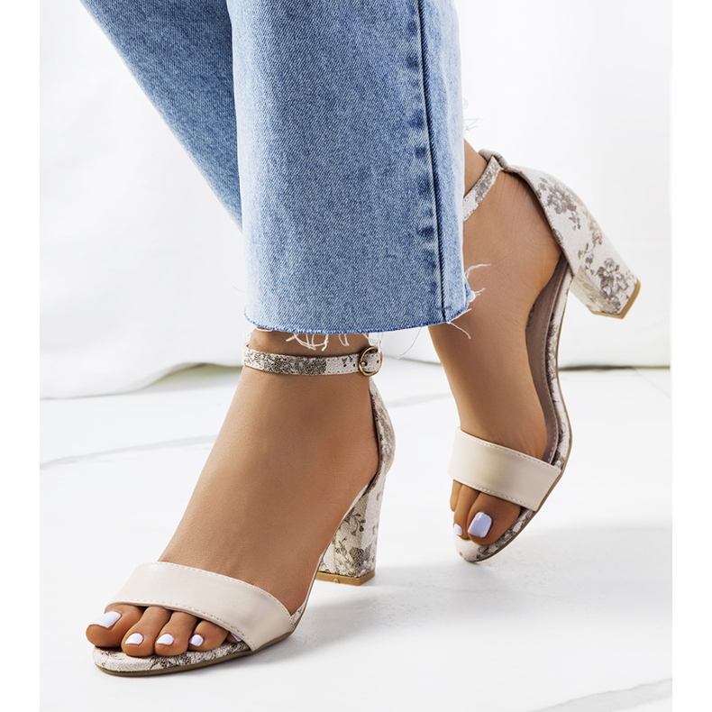 Sandales beiges sur poteau Ragland 1