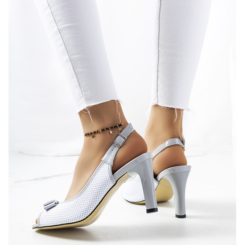 Sandales grises sur talon Usamov blanche 1 Sandales grises sur talon Usamov blanche 1