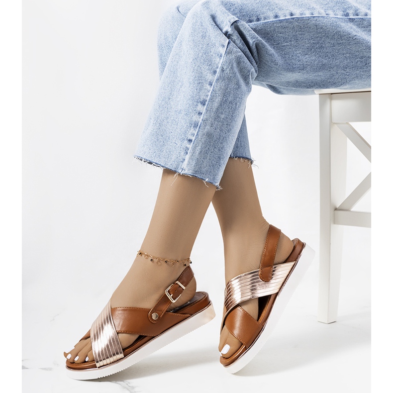 Sandales marron avec empiècement myrte métallisé brun doré 1