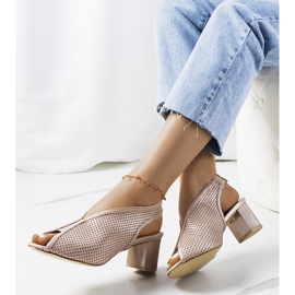 Sandales ajourées rose jonc doré 1