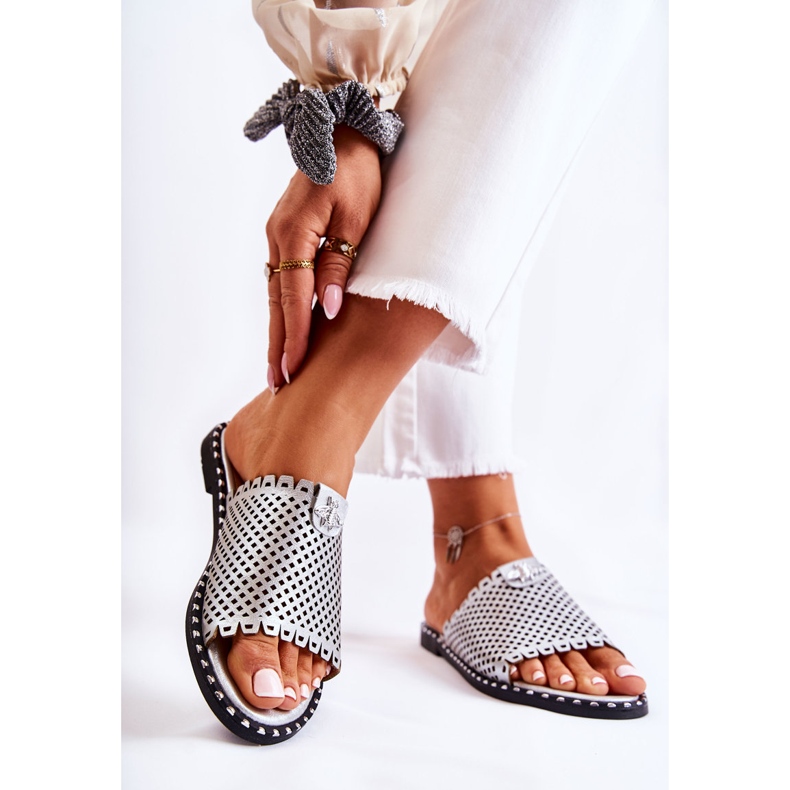 Vinceza Chaussons femme ajourés ornement éponge argenté 2