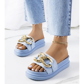 Babouches bleues sur la plateforme Berloz 1 Babouches bleues sur la plateforme Berloz 1