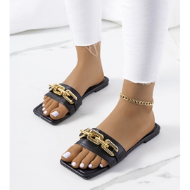 Babouches élégantes noires avec une chaîne Cherell le noir 1