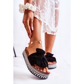 FJ1 Chaussons pour femmes sur une plate-forme massive Noir Terisa 1