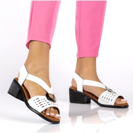 Sandales en cuir ouvertes avec Filippo DS2308 / 22 Décoration blanche 1