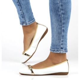 Ballerines en cuir avec chaîne Filippo DP3709/22 blanc blanche 1
