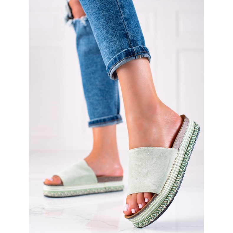 Bestelle Pantoufles vertes sur la plate-forme 1