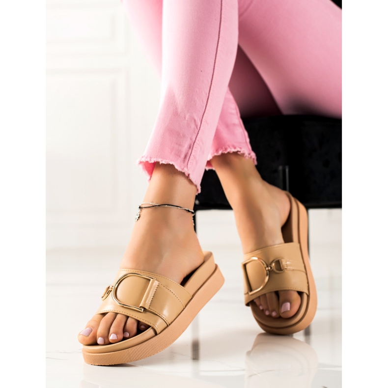 MIKA Tongs beiges élégantes brun 1 MIKA Tongs beiges élégantes brun 1