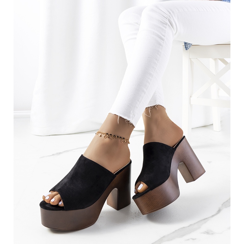 Chaussons noirs sur la plateforme Klaren 1