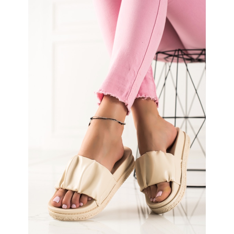 SHELOVET Pantoufles Beiges Sur La Plateforme 1