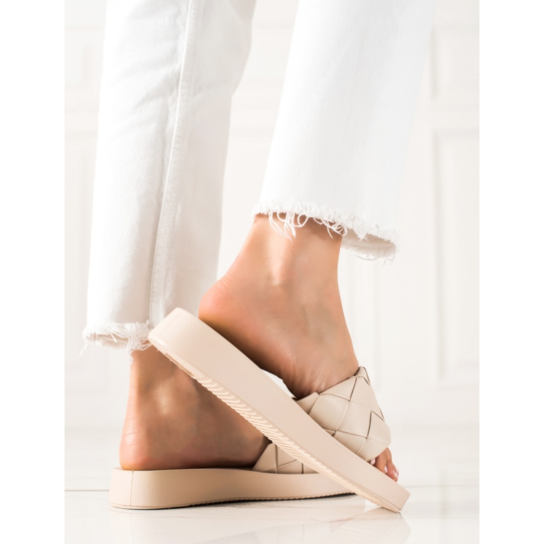 Small Swan Pantoufles Beiges 1