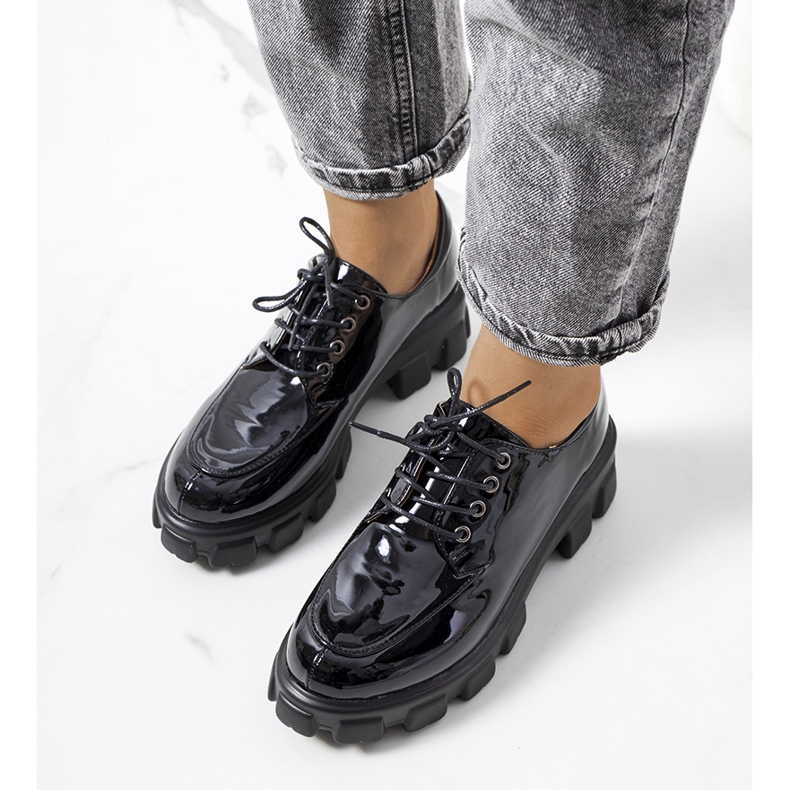 Chaussures pour femmes laquées noires de Donker le noir 1