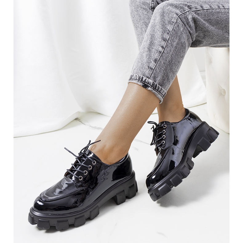 Chaussures pour femmes laquées noires de Donker le noir 2
