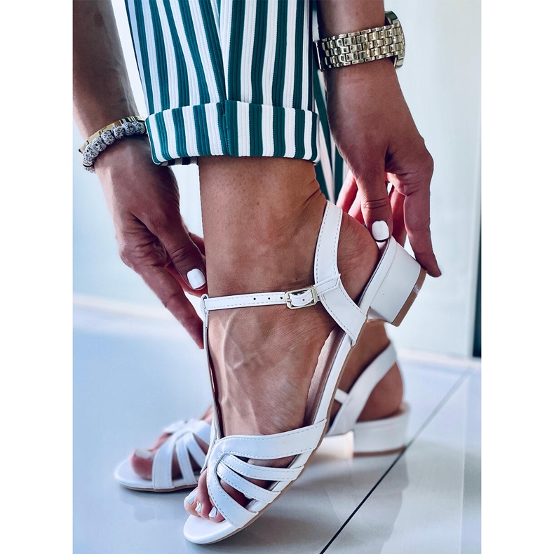 Sandales à petit talon blanc scintillant blanche 1