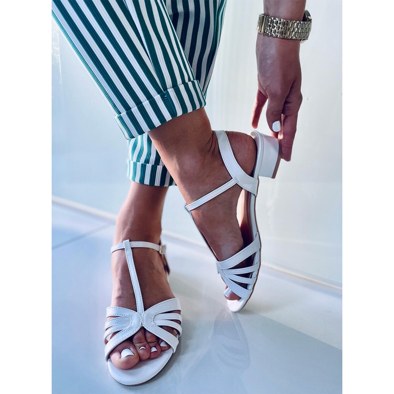 Sandales à petit talon blanc scintillant blanche 2