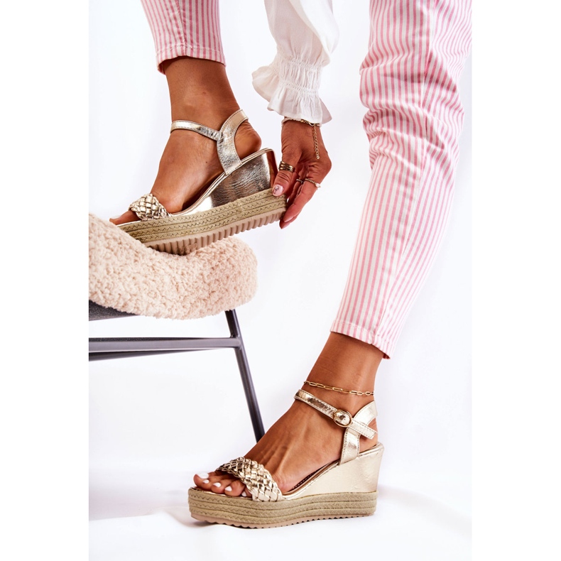 FB2 Sandales en daim sur un compensé doré Gabriela beige 1