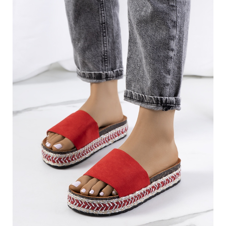 Sandales rouges sur la semelle en liège Bonython 1