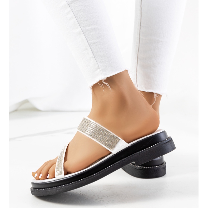 Sandales blanches sur la plateforme Ossel 2