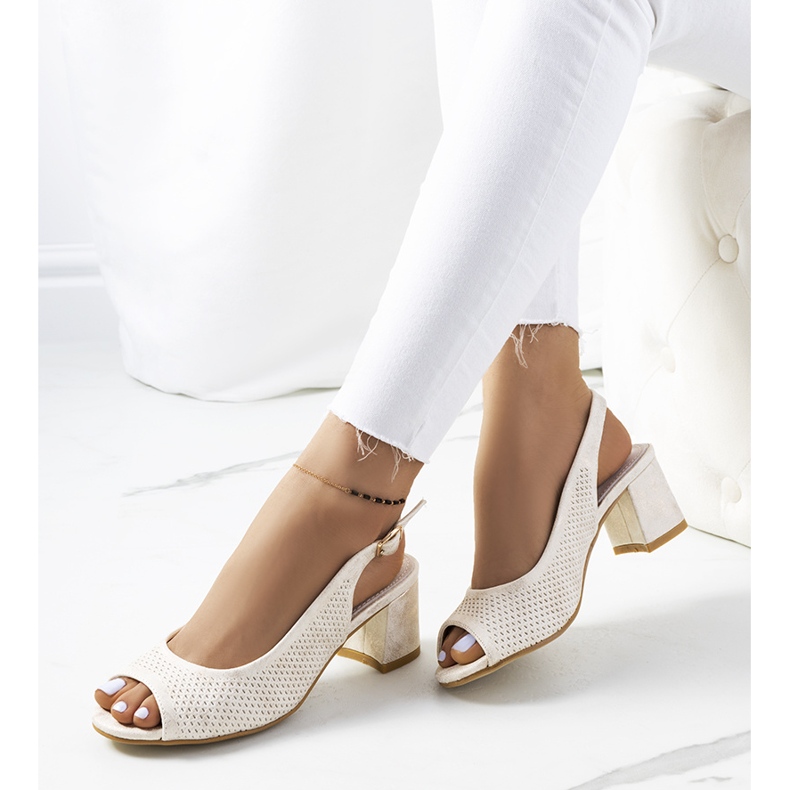 Sandales ajourées dorées sur un poteau Malone 1