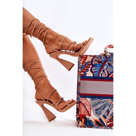 Sandales attachées sur des talons à la mode Nude Canves beige 1