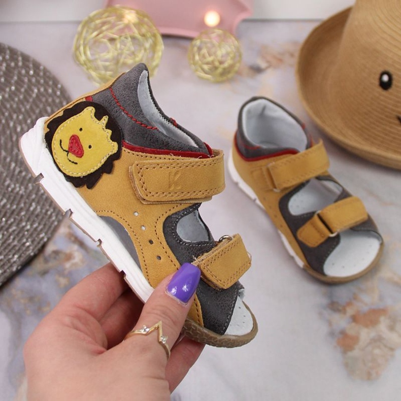 Sandales velcro Kornecki Jr KOR6867 camel brun 1