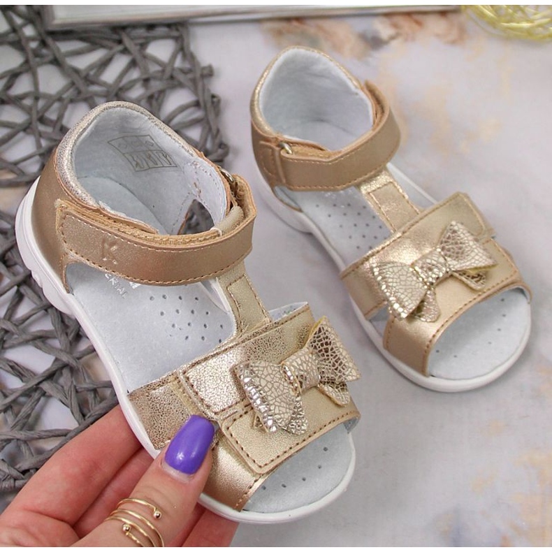 Sandales velcro Kornecki Jr KOR6309 doré 1