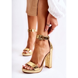 Sandales à la mode sur un poteau haut Golden Perfection doré 1