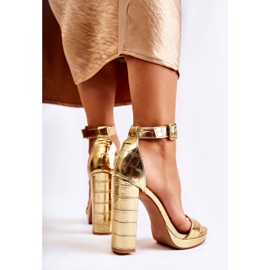 Sandales à la mode sur un poteau haut Golden Perfection doré 2