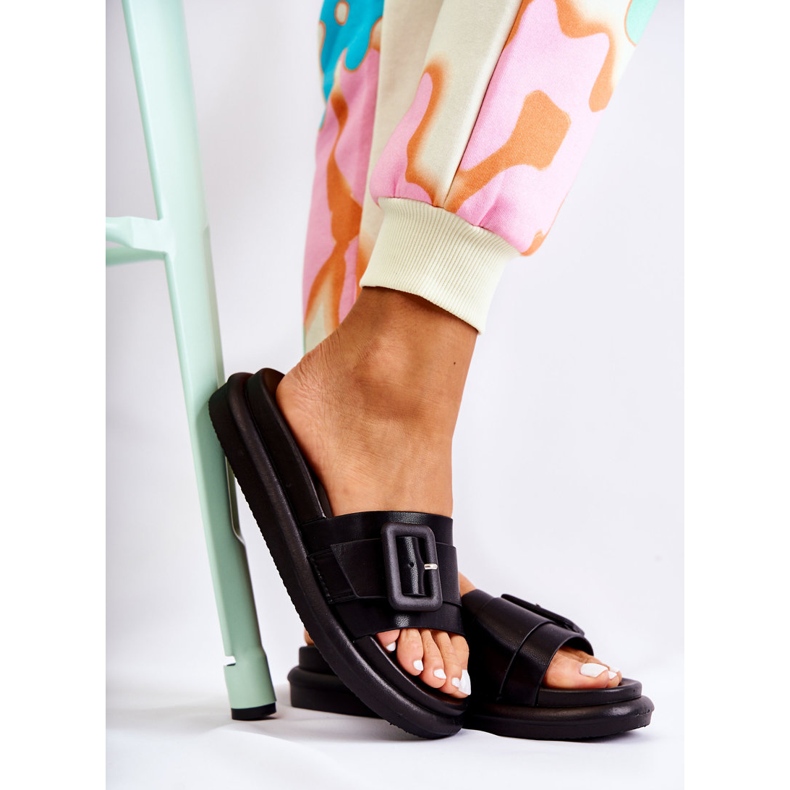 Chaussons Noirs Femme Avec Boucle Devia le noir 2