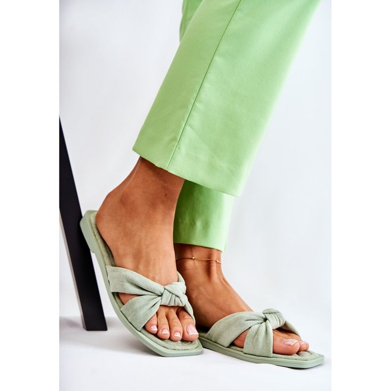 Pantoufles Lorrie vertes en daim à la mode pour femmes 1