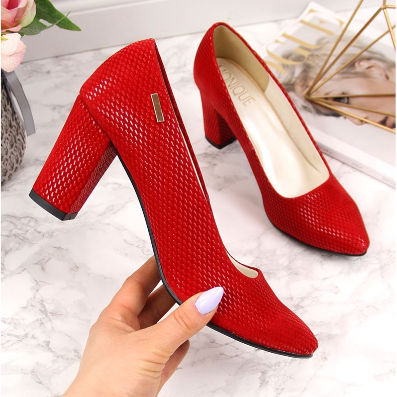 Escarpins sur le poteau rouge Monique 1