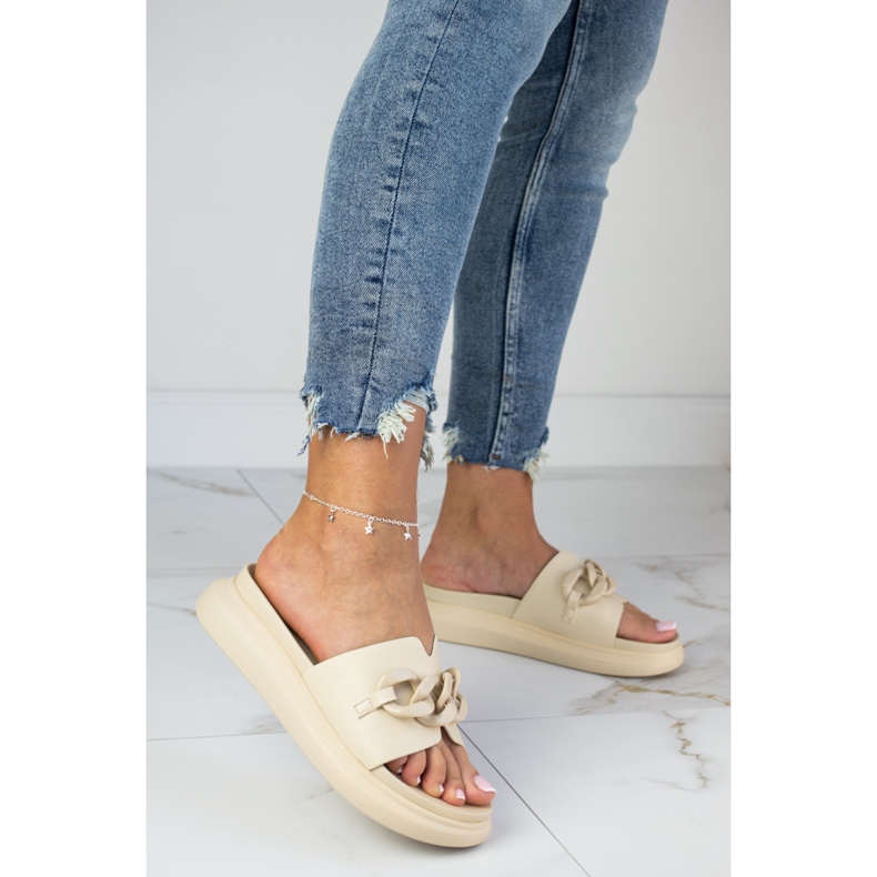 Chaussons compensés Laura La.Fi beiges avec chaîne 1 Chaussons compensés Laura La.Fi beiges avec chaîne 1