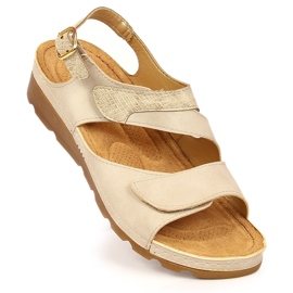 Sandales pour femmes avec velcro sur un coin beige Vinceza 1